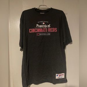 MAJESTIC Adult Medium PROPERTY OF CINCINNATI REDS Gray T-Shirt